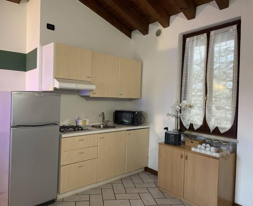 Incantevole Appartamento Moniga del Garda Buitenkant foto